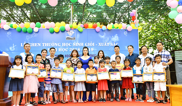 DIAMOND MATTRESS HAD AWARDED 67 ENCOURAGEMENT SCHOLARSHIPS FOR THE CHILDREN OF EMPLOYEES WITH OUTSTANDING ACHIEVEMENT IN THE ACADEMIC YEAR OF 2018 - 2019
