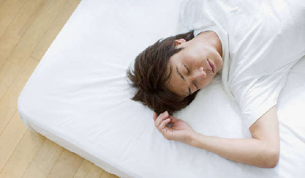 WHY DO MANY PEOPLE CHOOSE TO SLEEP ON THE FLOOR INSTEAD OF LYING ON THE MATTRESS?