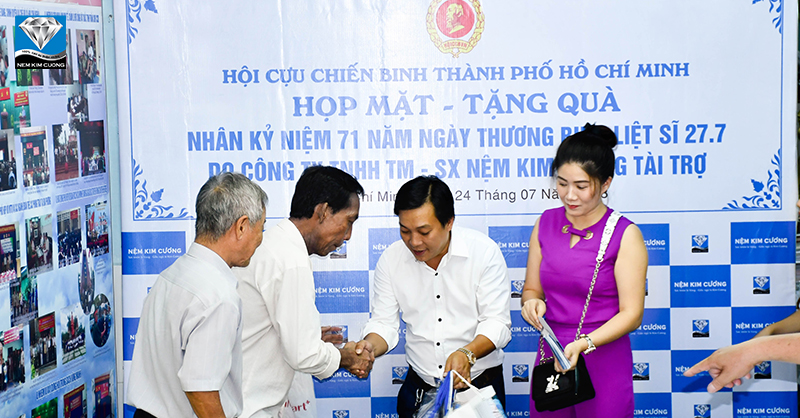 NỆM KIM CƯƠNG TẶNG QUÀ CHO CỰU CHIẾN BINH DỊP 27/7