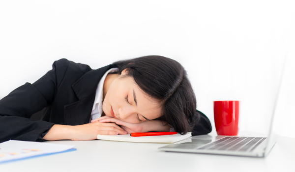 MISTAKES DURING NAPPING THAT OFFICE PEOPLE OFTEN ENCOUNTER