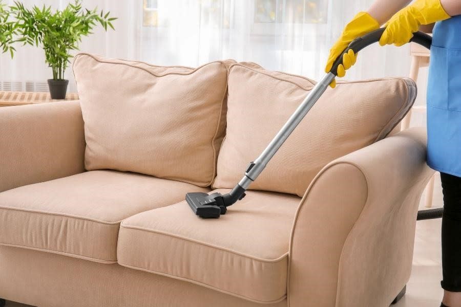 [Hướng dẫn] Cách vệ sinh sofa tại nhà đơn giản 